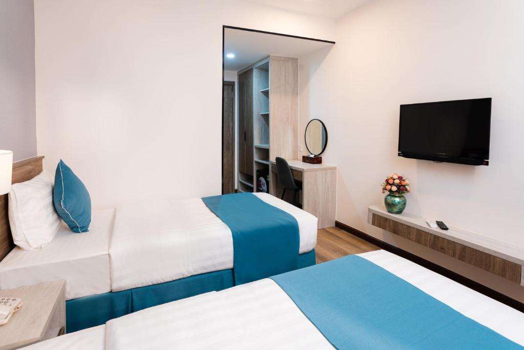 Postel nebo postele na pokoji v ubytování Capital Garden Hotel