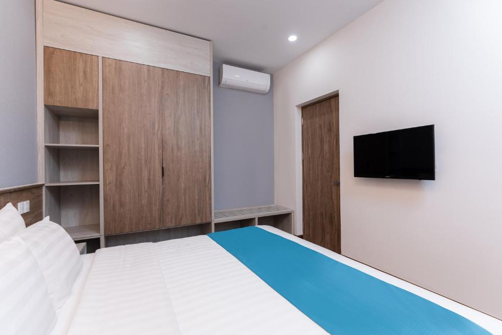 TV a/nebo společenská místnost v ubytování Capital Garden Hotel
