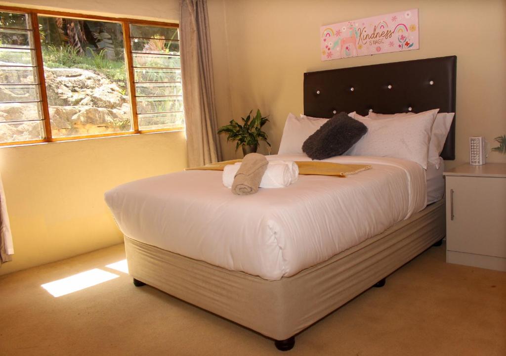 Llit o llits en una habitació de Hills View Lodge and Spa
