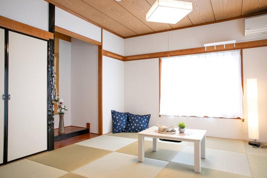 Posezení v ubytování Nagashima Riverside House 4