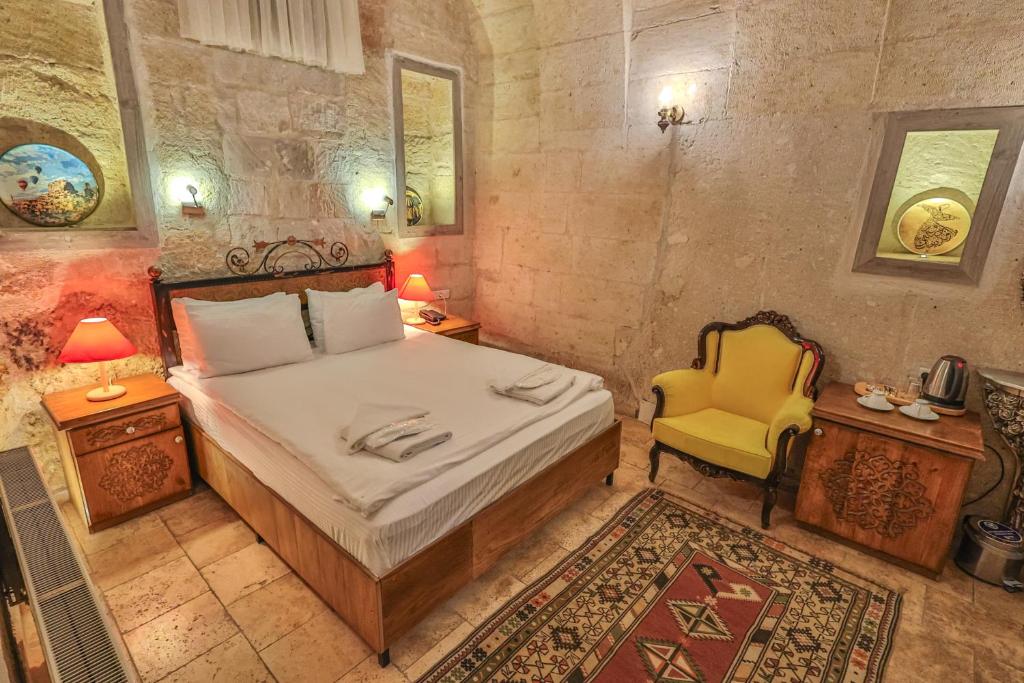 Bedrock Cave Hotel - 11