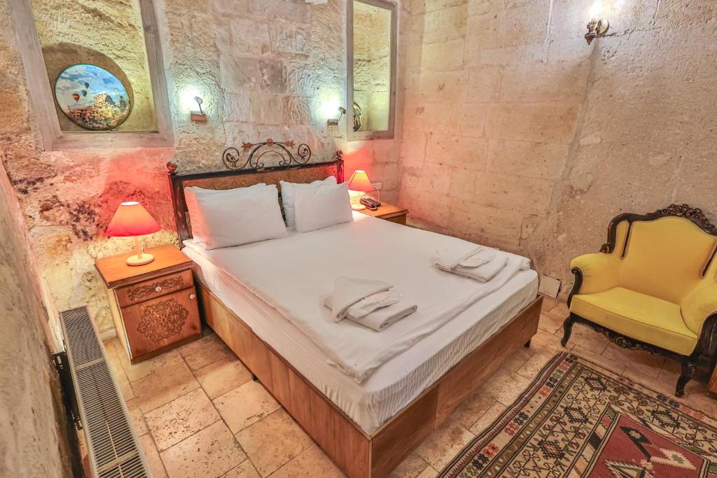 Bedrock Cave Hotel - 5