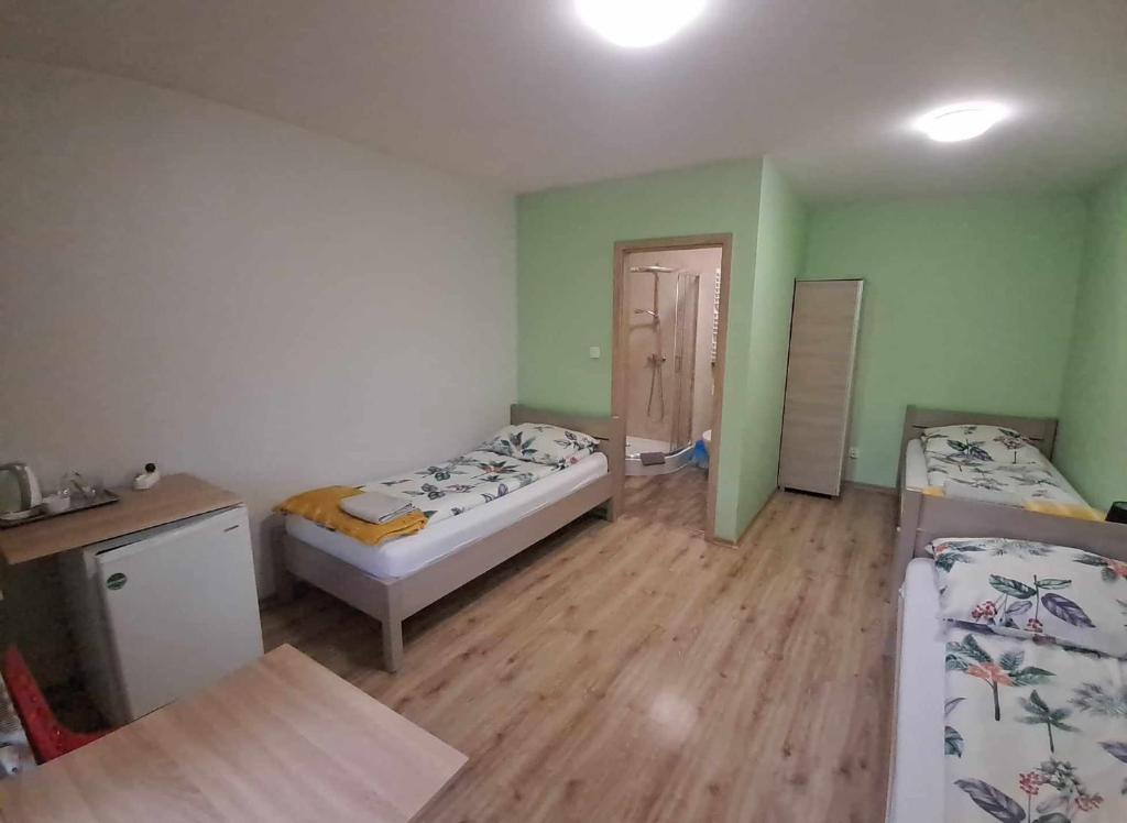 Noclegi Julia pokoje 1-3 parter Chodkiewicza 161 Kielce - 8