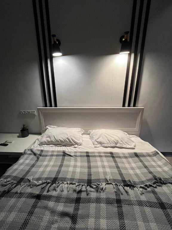 Una cama o camas en una habitación de В центре города