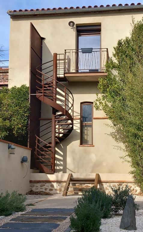 Il dispose d'un balcon. dans l'établissement APPARTEMENT 55M2 MAS DE LA MISERICORDE, à Perpignan