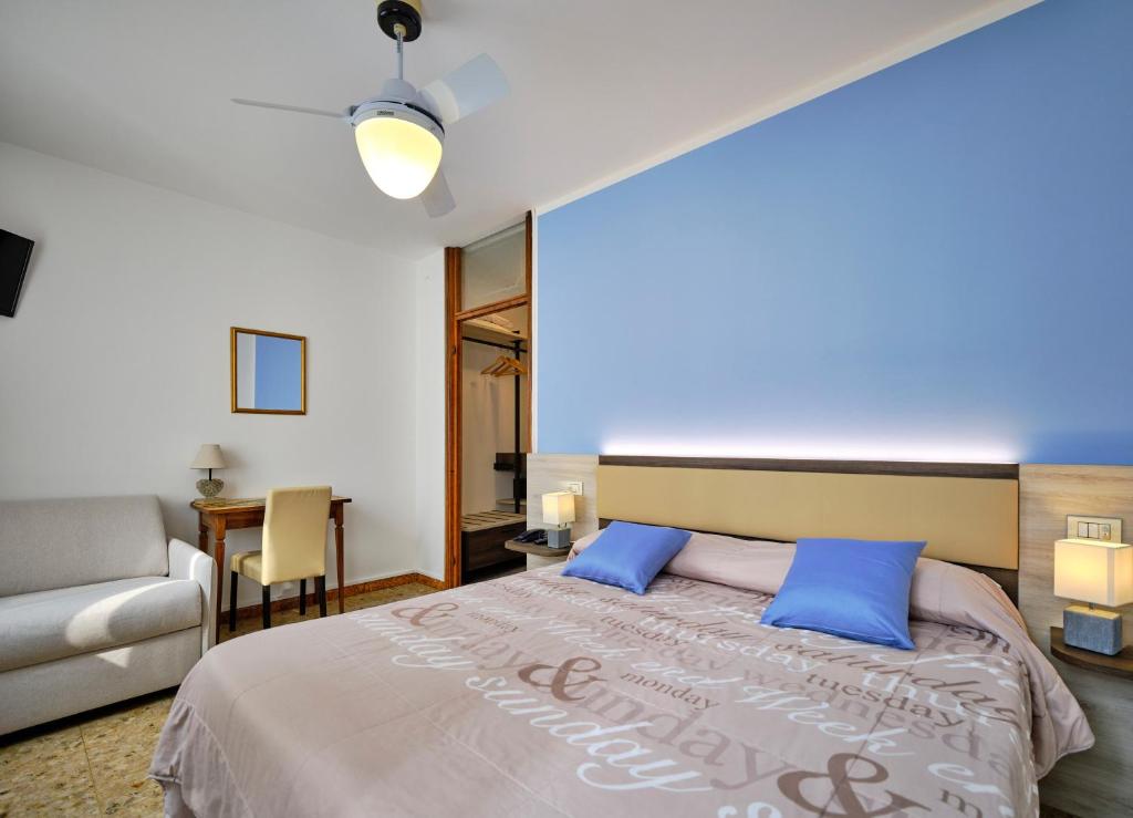 Postel nebo postele na pokoji v ubytování Piccolo Hotel