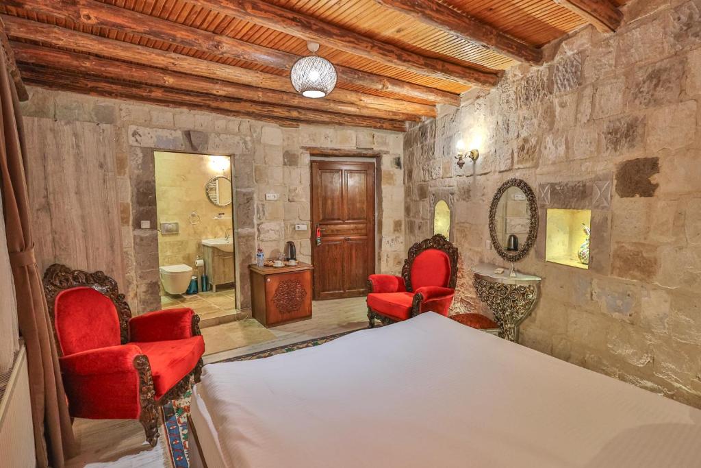 Bedrock Cave Hotel - 16