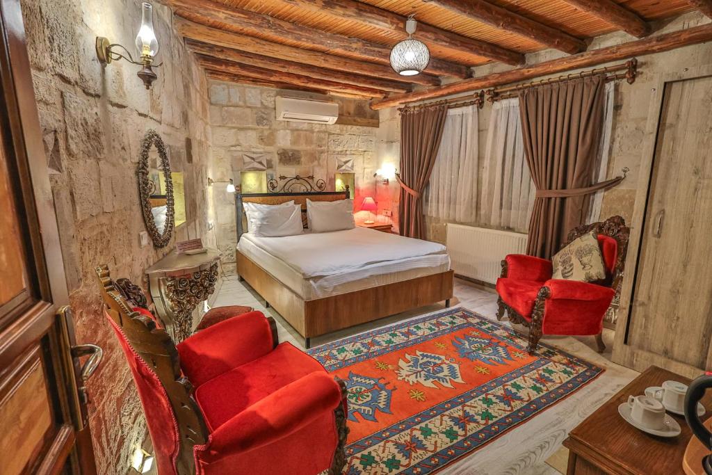 Bedrock Cave Hotel - 18