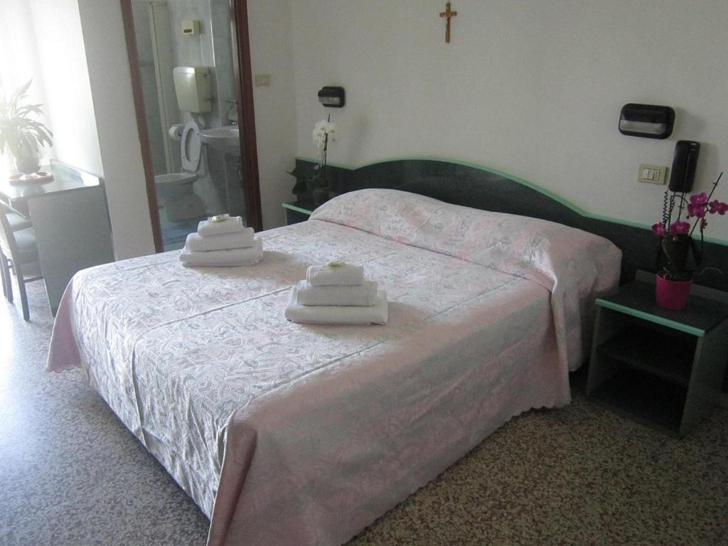Postel nebo postele na pokoji v ubytování Hotel Concordia Palace