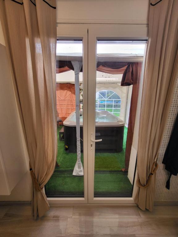 Postel nebo postele na pokoji v ubytování Choisy le Jacuzzi