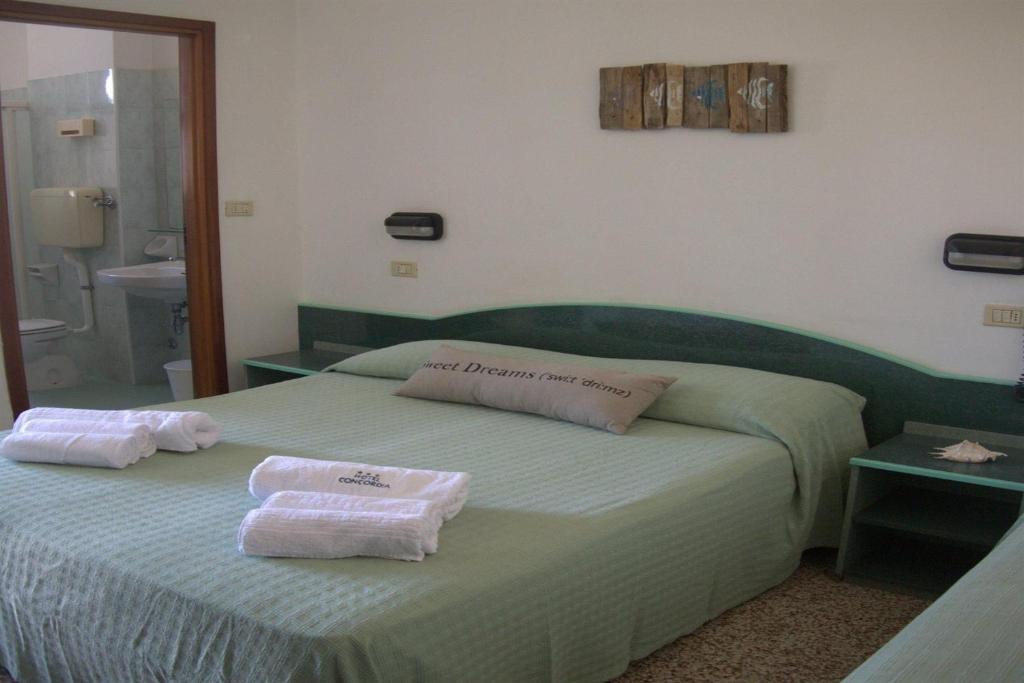 Postel nebo postele na pokoji v ubytování Hotel Concordia Palace