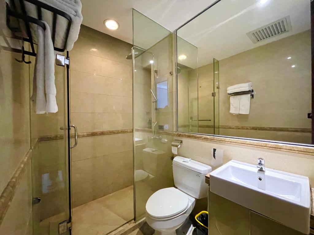 Koupelna v ubytování HT Legend Hotel Changgang Metro Station Exit F -Direct to Canton Fair