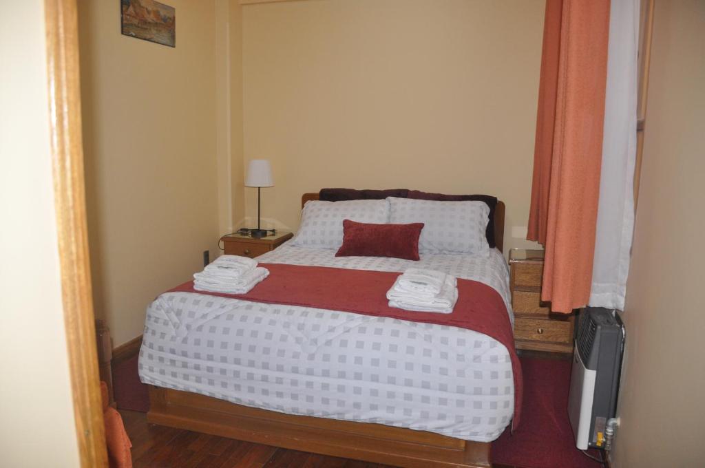En eller flere senge i et værelse på COMODORO DEPARTAMENTOS