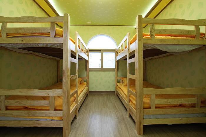Palanda nebo palandy na pokoji v ubytování Gyeongju Friend Guesthouse