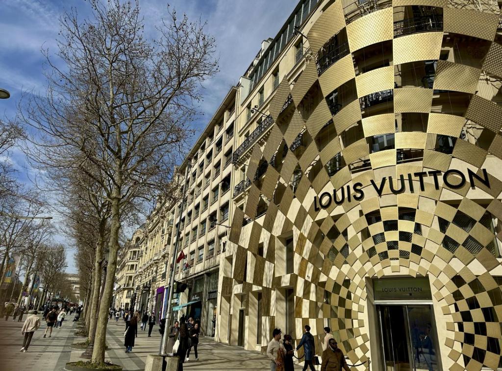 Photo de la galerie de l'établissement Au cœur de l’Avenue des Champs-Elysées / Arc de Triomphe, à Paris