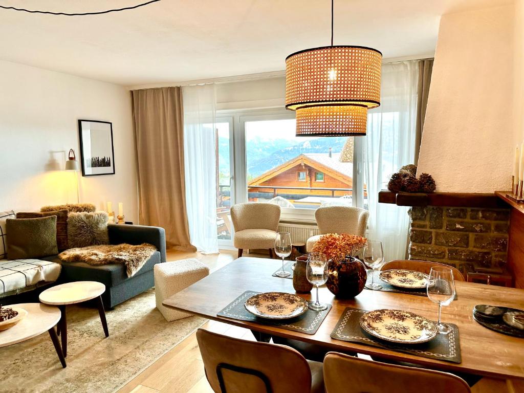 Posezení v ubytování Window on Crans Montana, Appartement avec vue sur les Alpes