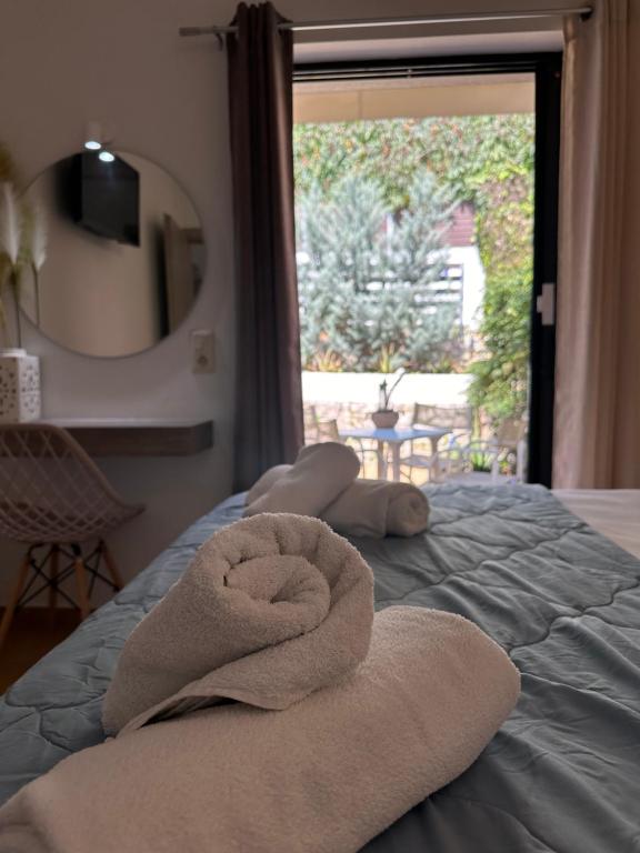 Posteľ alebo postele v izbe v ubytovaní Vladimiros Apartments