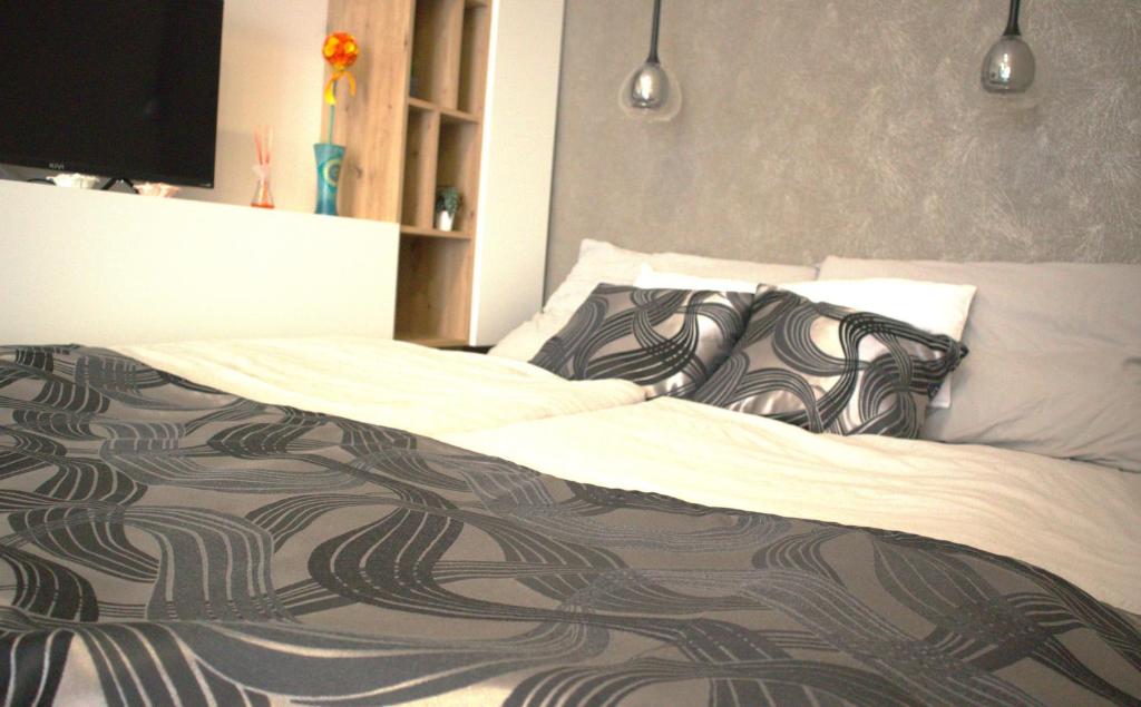 a bedroom with a bed with a blanket on it at Glamour mini home in Esztergom