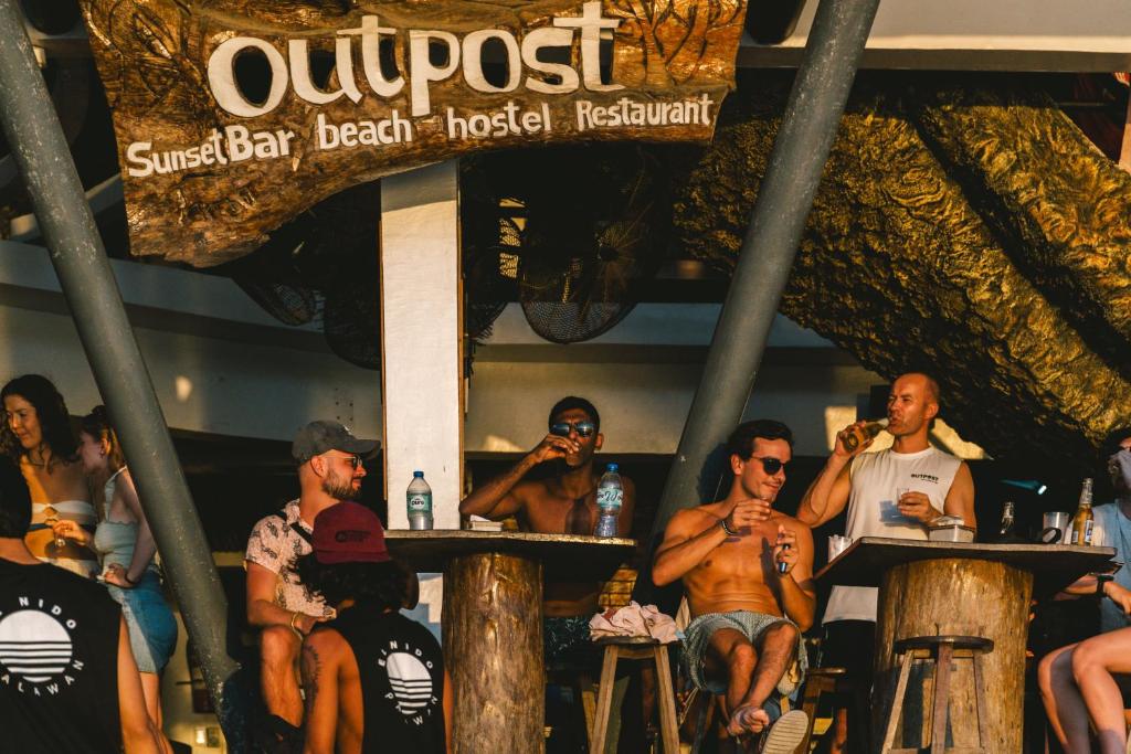 Khách lưu trú tại Outpost Beach Hostel