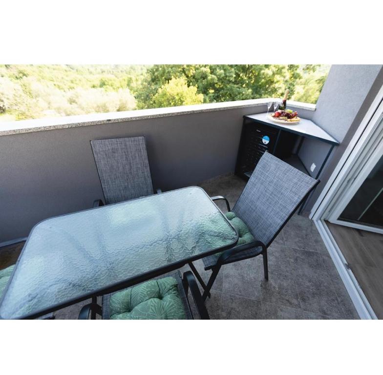 Balkón nebo terasa v ubytování Apartmani Jedro