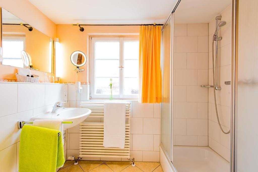 a bathroom with a sink and a shower at Boutique- und Businesshotel Herrenküferei in Markgröningen