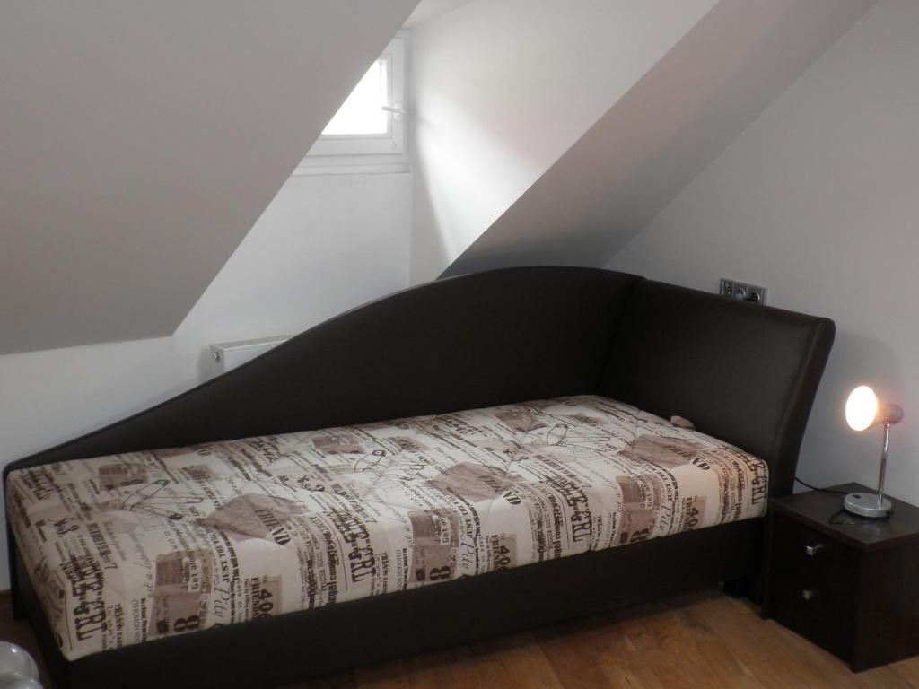 מיטה או מיטות בחדר ב-Apartment Paradise Michalská
