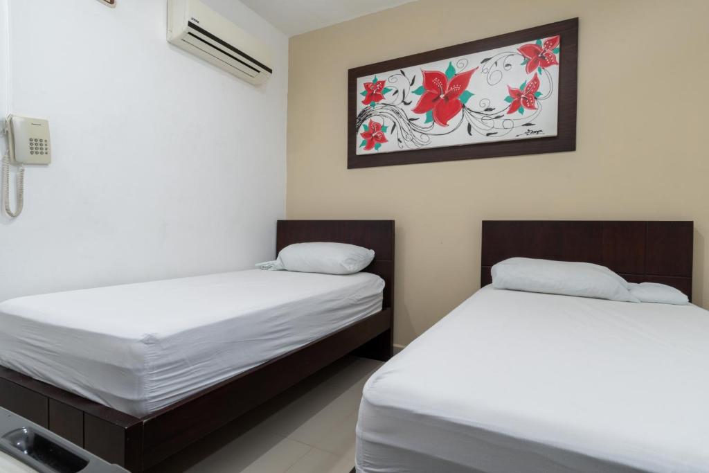 Postel nebo postele na pokoji v ubytování Genesis Hotel