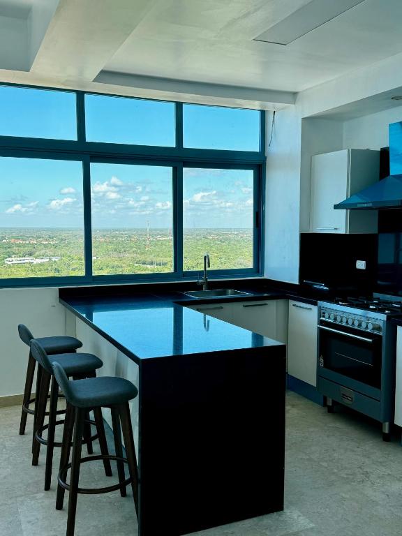 Cucina o angolo cottura di Juan Dolio, Beach Access 2 BR Apt Salitre Tower front of Club Hemingway