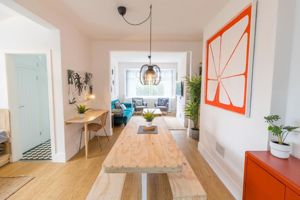 a living room with a table and a couch at Contractor Base Newport 3 Bed Van Parking Sleeps 5 in Newport