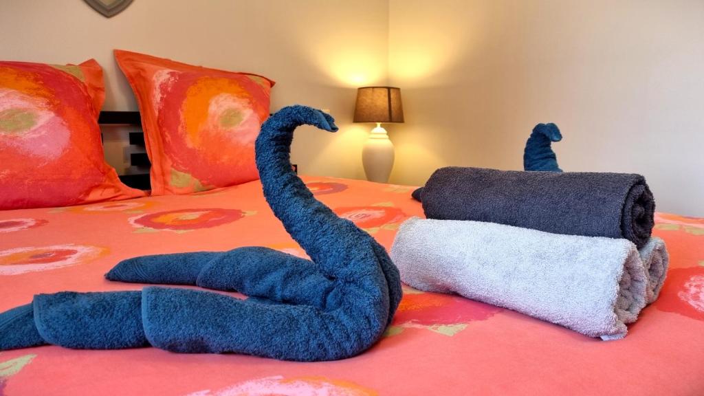 Łóżko lub łóżka w pokoju w obiekcie Charmante maison, idéalement située