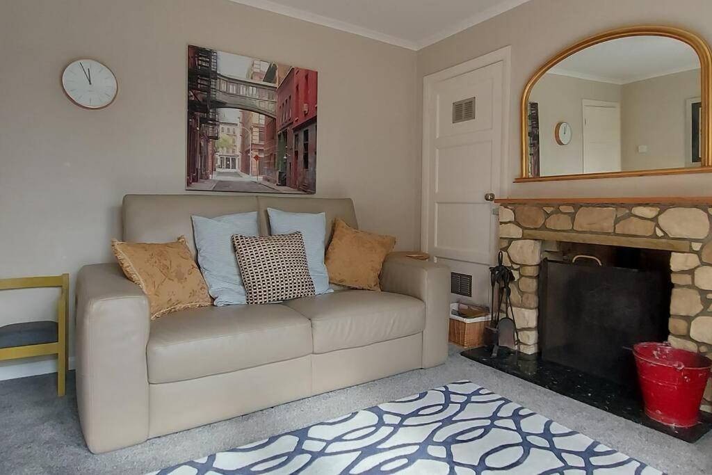 Posezení v ubytování Norwich City, lovely 3 bed house, EV charger, garden with BBQ, free parking for 3 cars