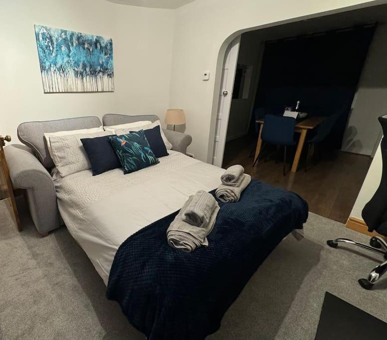 Cama o camas de una habitación en 2-bedroom house in Cheltenham town centre