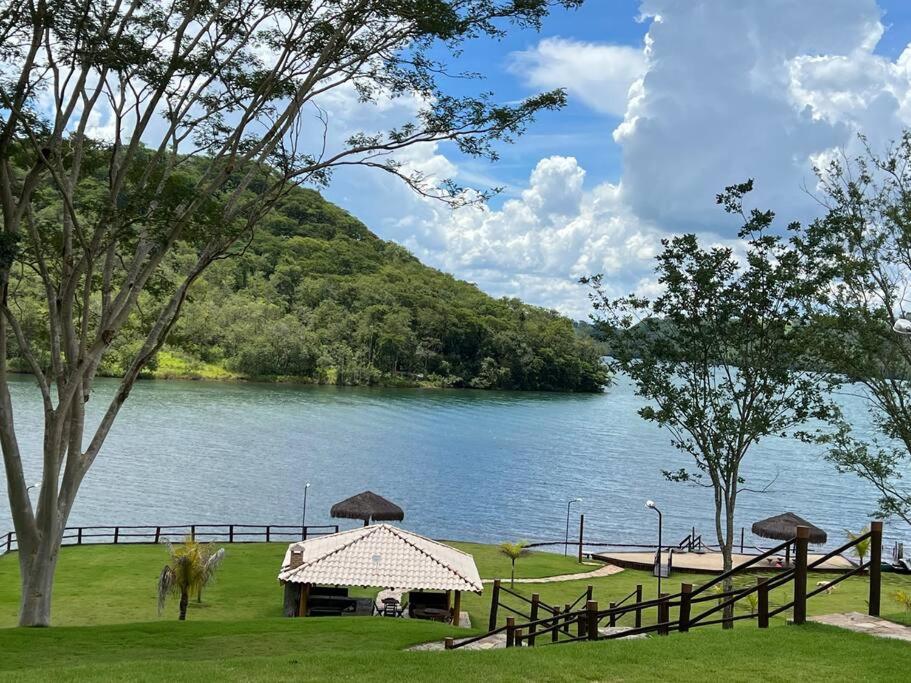 a view of a lake with a fence and a building at Rancho Cancun - Alto Padrão - Represa de Miranda in Uberlândia