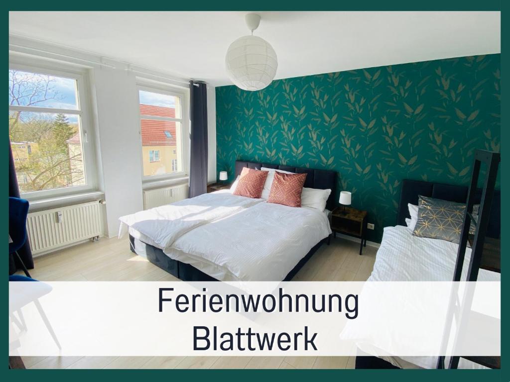 Postel nebo postele na pokoji v ubytování Stadtapartment by LivE it - voll ausgestattete Küche, SmartTV, Waschtrockner, 1-5 Pers