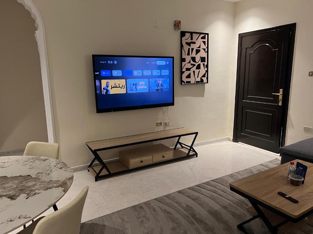 a living room with a flat screen tv on the wall at شقة3 غرف نوم في حي الروضة in Jeddah
