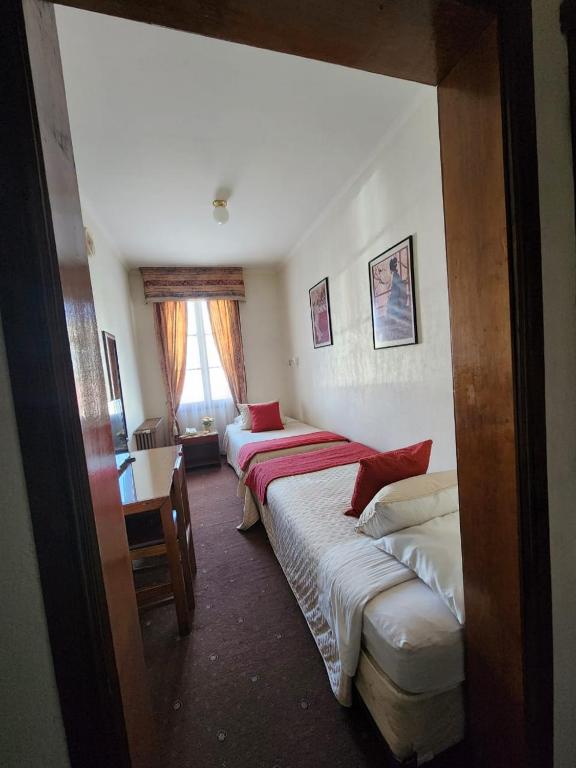 Postel nebo postele na pokoji v ubytování Hotel Mercurio