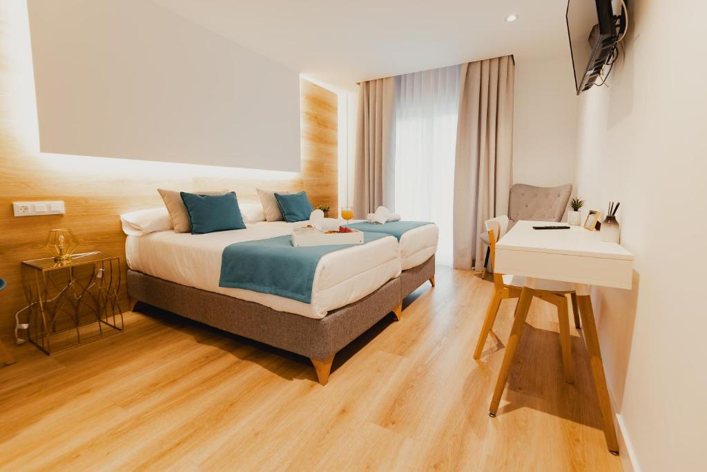 HOTEL LOTUS - Habitación Gemela Con Balcón