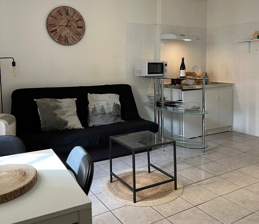 Gallery image of *Studio cœur de ville* Clim + kitchenette in Carpentras