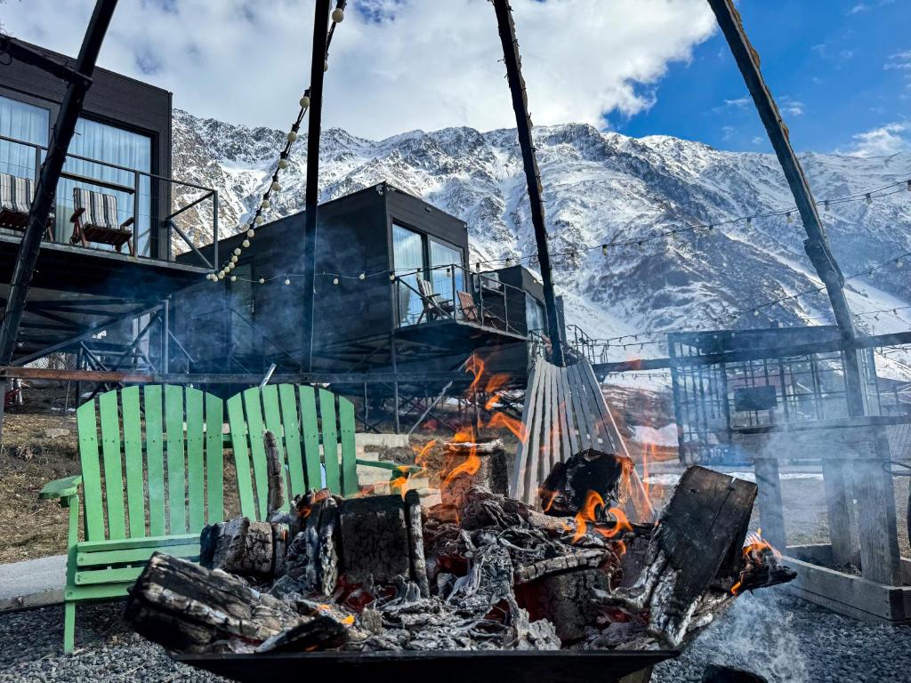 Nespecifikovaný výhled na hory nebo výhled na hory při pohledu z hotelu