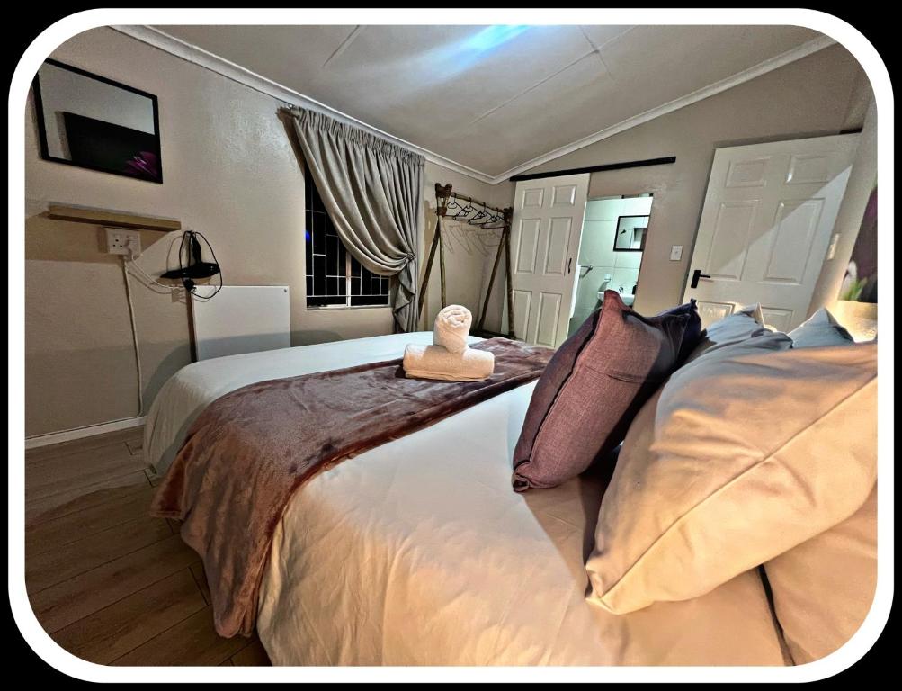 Postel nebo postele na pokoji v ubytování Lincoln Moon Guesthouse