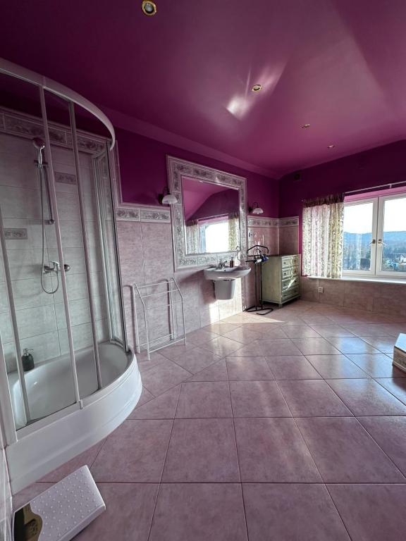 Koupelna v ubytování Willa Wicko - Międzyzdroje - apartamenty z aneksem - widok na Zalew Szczeciński