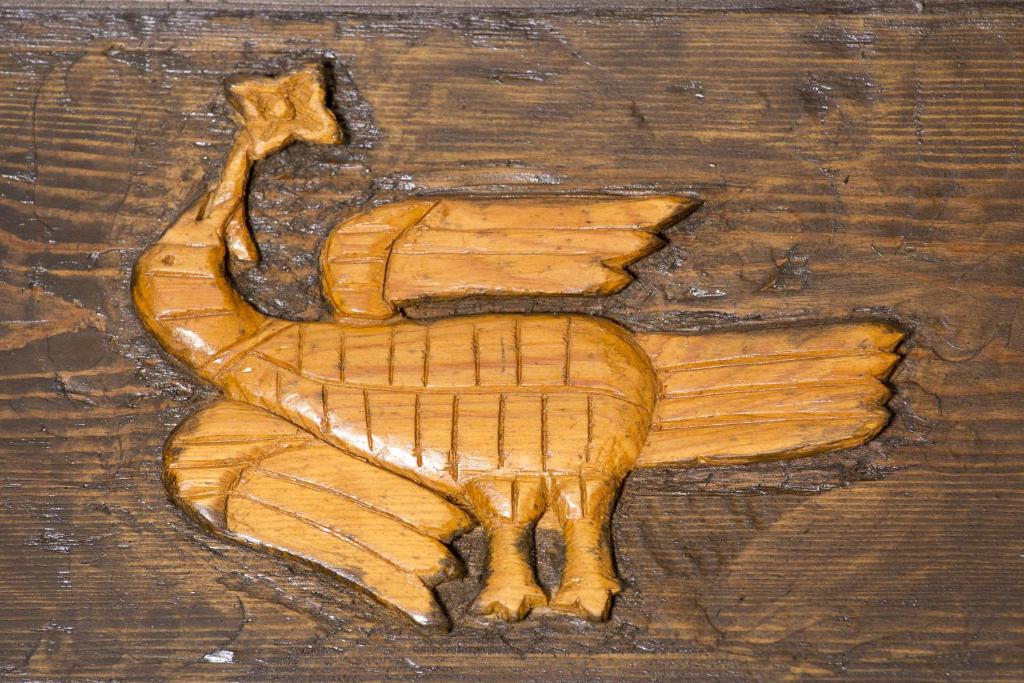 a wood carving of a bird on a table at Hotel Rural Castúo H CC 656 in Pinofranqueado