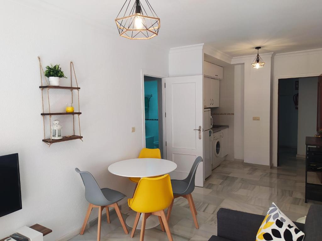 Kuchyňa alebo kuchynka v ubytovaní PED - 1 dorm - Reformado - 50 metros Playa y Centro - Wifi