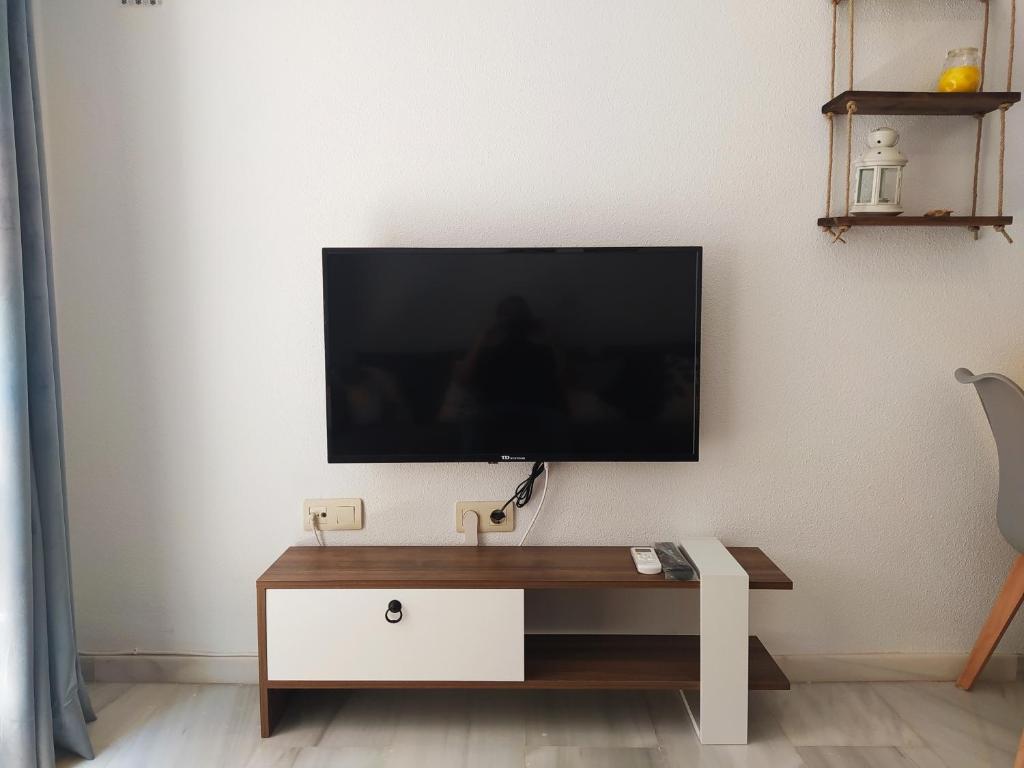 Televízia a/alebo spoločenská miestnosť v ubytovaní PED - 1 dorm - Reformado - 50 metros Playa y Centro - Wifi