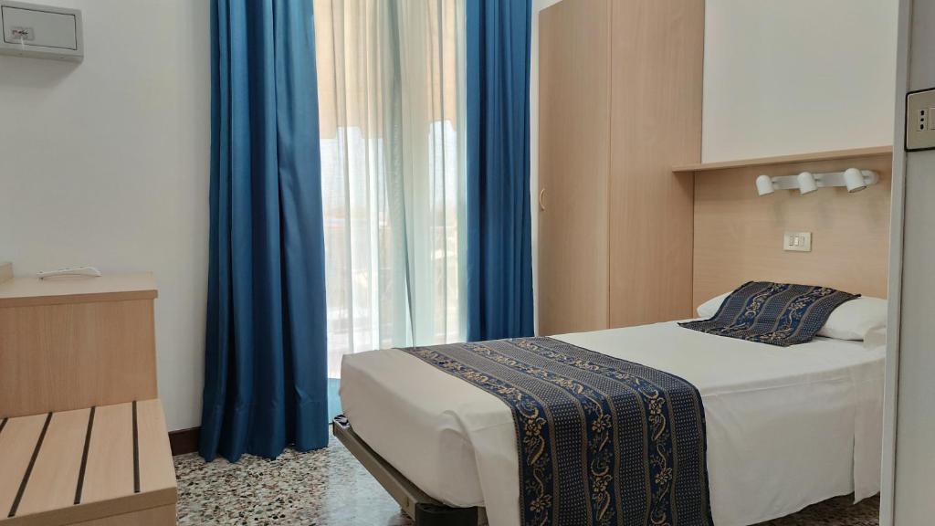 Postel nebo postele na pokoji v ubytování BlueColors Hotel