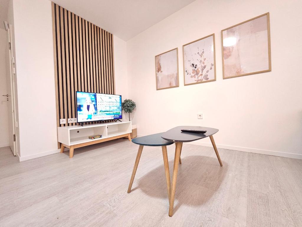 TV i/ili multimedijalni sistem u objektu Jireh Home - Modern, Barrierearm, Klinikumsnah