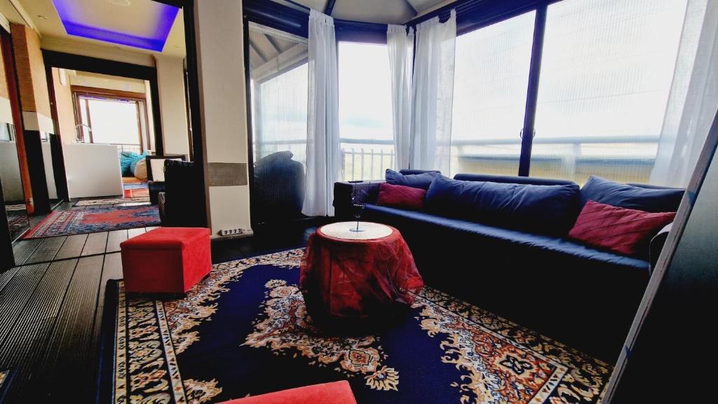 Posezení v ubytování Sky Lounge Terrazza di Cesare Luxury Rooftop minipiscina-spa Sala Cinema WIFI parcheggio