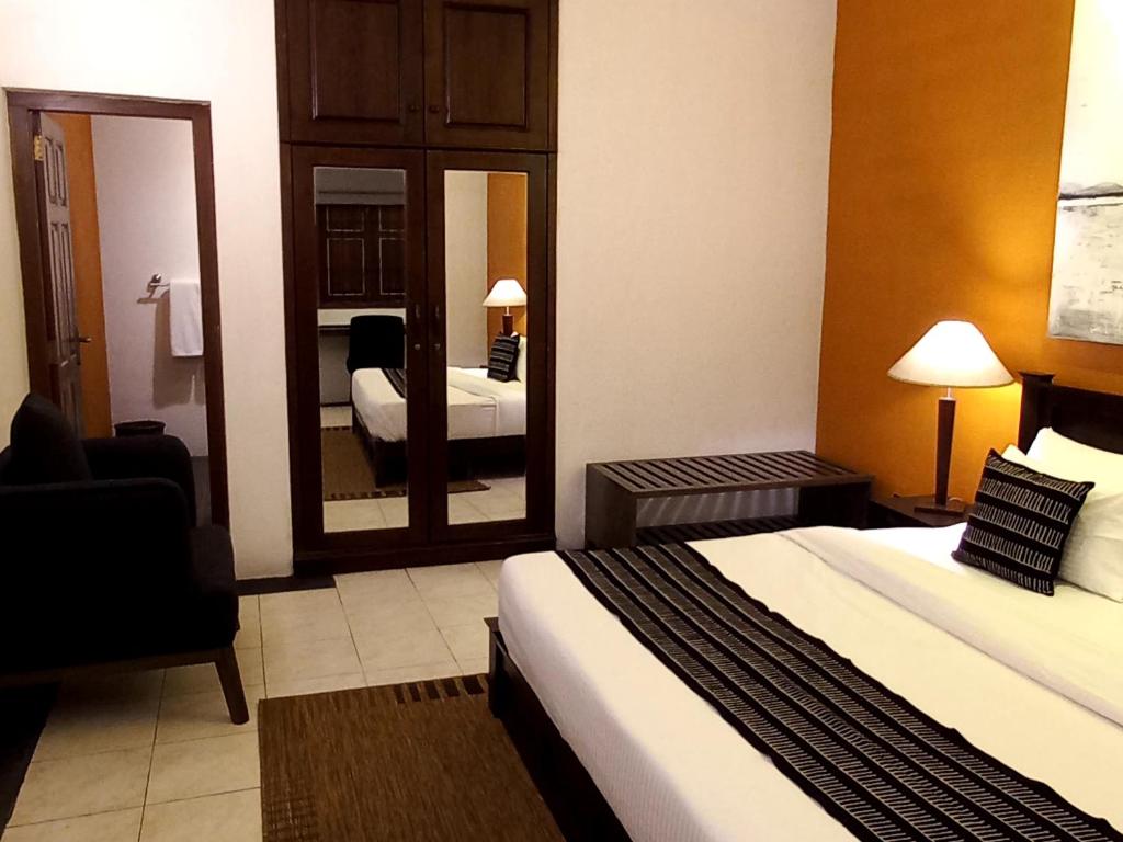 Postel nebo postele na pokoji v ubytování LUMBINI home stay