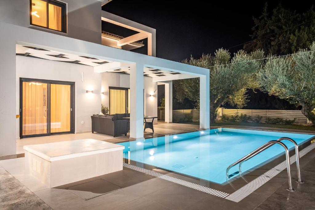 Bazén v ubytování Ionian Escape nebo v jeho okolí