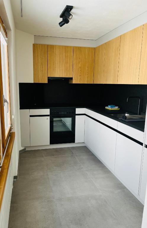 Kuchyň nebo kuchyňský kout v ubytování Casa Alma, 3 Bedroom, spacious apartment with sauna